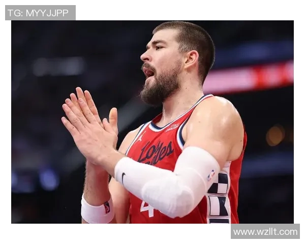 火箭115-113快船 球员评价:阿门满分,6人及格,2人低迷